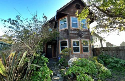 Sharp Park Casa | Pacifica Storybook Beach House