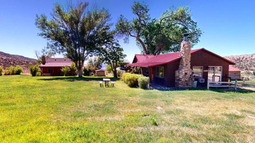 Spanish Valley Casa | Pack Creek ~ Farm House