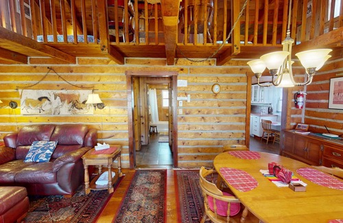 Spanish Valley Cabina | Pack Creek ~ M4 . Log Cabin at Pack Creek Ranch