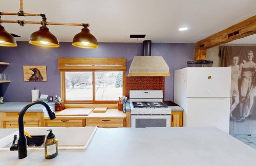 Spanish Valley Cabina | Pack Creek ~ Meadow House: Boho mountain oasis with fireplace, patio views, and stargazing bed