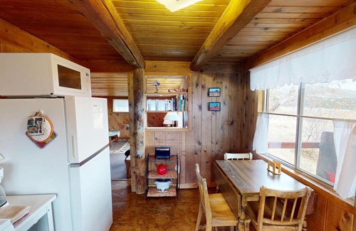 Spanish Valley Cabina | Pack Creek ~ Trails End. Affordable Cabin on the outskirts of Moab