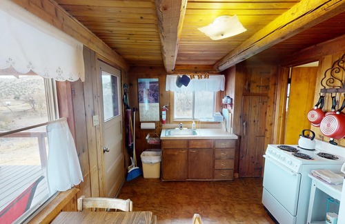 Spanish Valley Cabina | Pack Creek ~ Trails End. Affordable Cabin on the outskirts of Moab