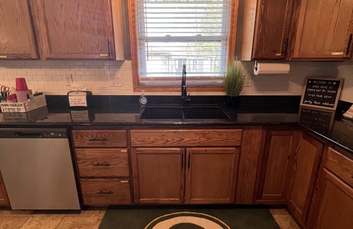 Ashwaubenon Casa | Packer Love on Dove--NEW ENTERTAINMENT GARAGE