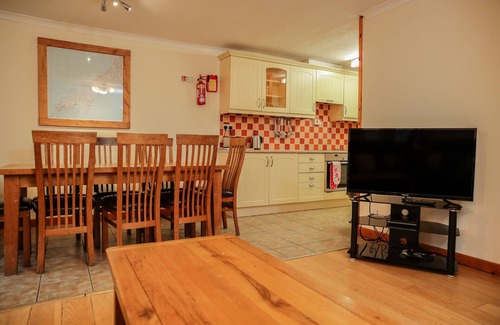 Rhyd-y-clafdy Casa | PADARN - a bungalow that sleeps 8 guests in 4 bedrooms