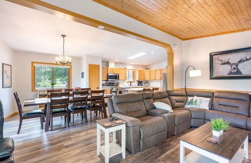 Oxford Casa | Paddler's Paradise at Lake McGinnis
