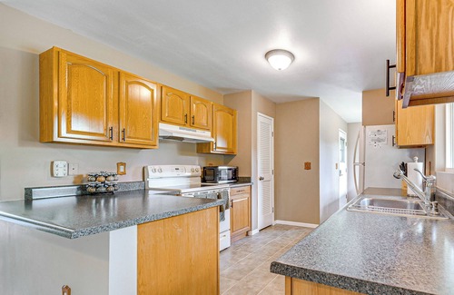 Ainaloa Casa | Pahoa Home w/ Fenced-In Yard: Near Hilo & Parks