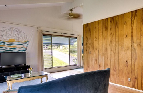 Nanawale Estates Casa | Pahoa Vacation Rental w/ Lanai ~ 11 Mi to Beach!