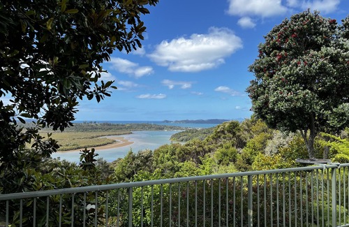 Haruru Casa | Paihia Sea views, 3 minutes drive to Paihia, 3 bed home