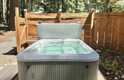 Leavenworth Casa | Painted Pony Cabin by NW Comfy Cabins