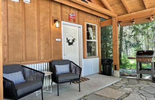 Leavenworth Casa | Painted Pony Cabin by NW Comfy Cabins