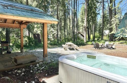 Leavenworth Casa | Painted Pony Cabin by NW Comfy Cabins