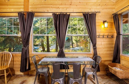 Leavenworth Casa | Painted Pony Cabin