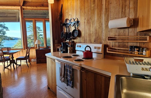 Stonington Casa | Painters Paradise - Rustic, Oceanfront Cottages