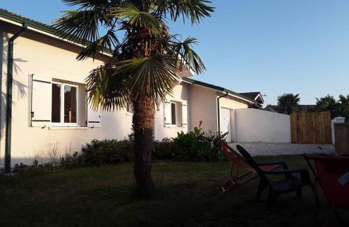 Le Porge Villa | Paisible maison entre plages, lacs et bassin