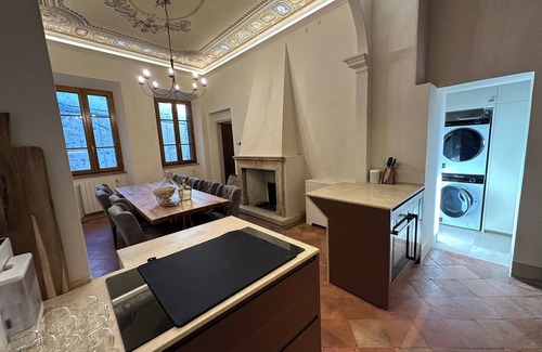 Montalcino Casa | Palazzo Tamanti - 4 King BR 6 Bath Estate Home in Montalcino Center