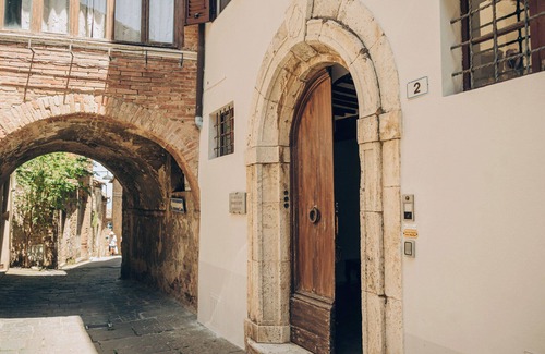 Montalcino Casa | Palazzo Tamanti - 4 King BR 6 Bath Estate Home in Montalcino Center