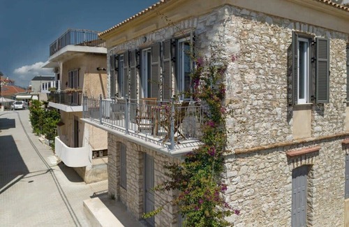 Paleros Casa | Paleros Stone Summary
