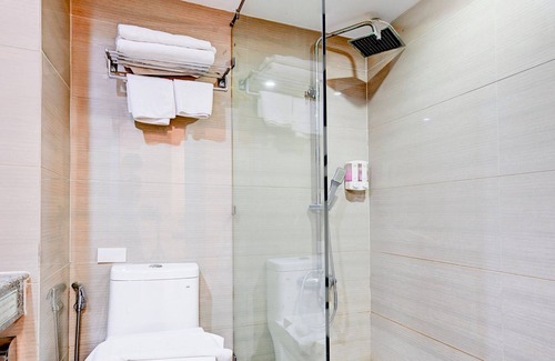 Ratchadaphisek Hotel | Palette The Travellers Hotel Bangkok