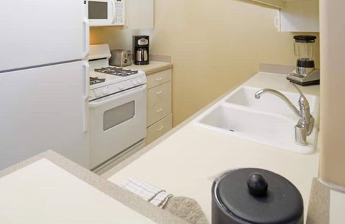 Canyon Corridor Condominio | PALM CANYON PARADISE! 2 BD KITCHEN/POOLBAR