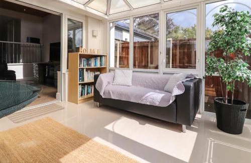 Burton Casa | Palm Court