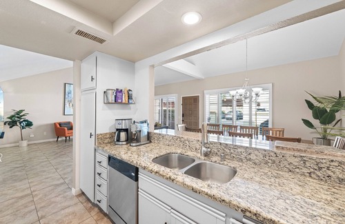 Indian Wells Condominio | Palm Desert CA Condo near BNP Paribas spacious 2 bedroom 2 bathroom w/ King Bed