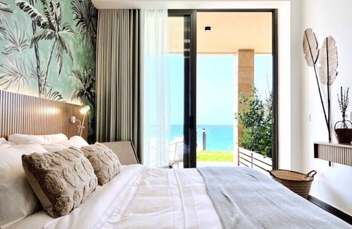 Kfardebian Casa | Palm Paradise: Beachfront Exotic Room in Batroun