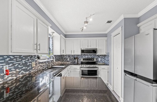 Sandalwood Casa | Palm Paradise hideaway in Jacksonville