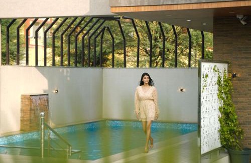 Sanganer Villa | Palm Retreat Ultra Luxe Outhouse with Pool