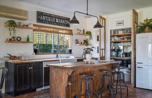 Aldinga Beach Casa | Palm Tree Cottage - Aldinga Beach - C21 SouthCoast Holidays