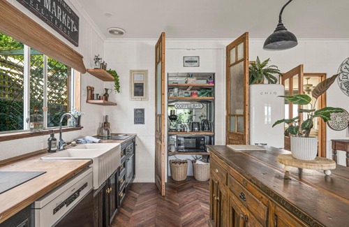 Aldinga Beach Casa | Palm Tree Cottage - Aldinga Beach - C21 SouthCoast Holidays