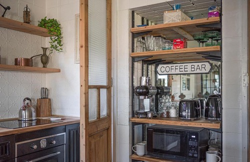Aldinga Beach Casa | Palm Tree Cottage - Aldinga Beach - C21 SouthCoast Holidays