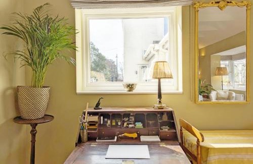 Fishbourne Casa | Palm Tree Cottage