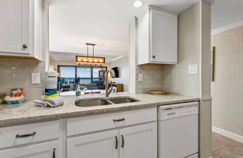 Amelia City Condominio | Palm Trees and Ocean Views: Your Coastal Retreat