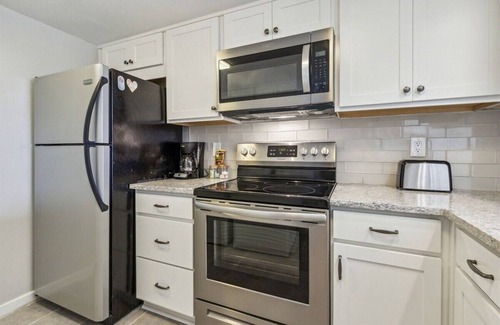 Amelia City Condominio | Palm Trees and Ocean Views: Your Coastal Retreat