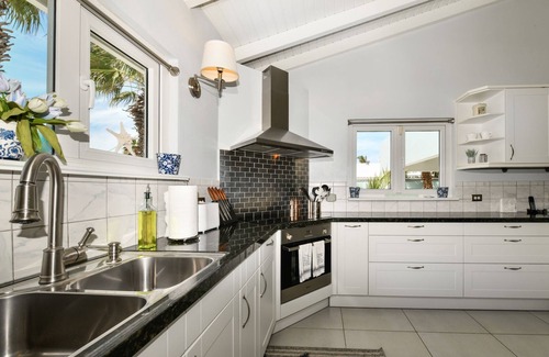 Noord Villa | Villa completa: a pie de playas, tiendas, restaurantes, piscina privada.