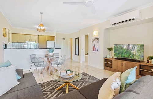 Parramatta Park Apartamento | Palm View- 9 Pools, BBQ & Gym