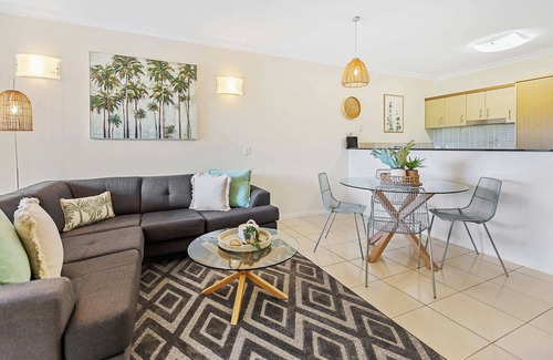 Parramatta Park Apartamento | Palm View- 9 Pools, BBQ & Gym