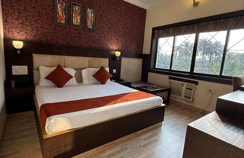 Kolkata Hotel | Palm Village Resort