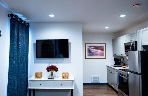 Palmer Hotel | Palmer Suite 101, Hyland Hotel