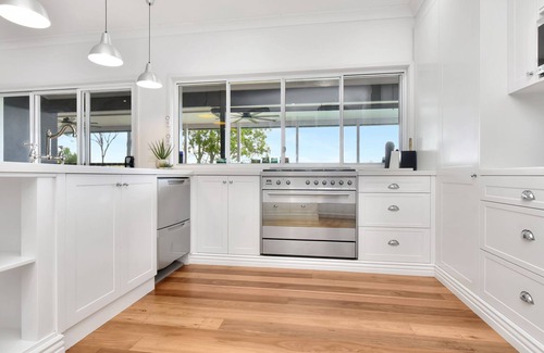 Pokolbin Casa | Palmers Lane Vineyard 6br Homestead with Pool