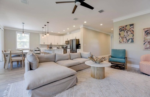 Midtown Casa | Palms and Pool Paradise