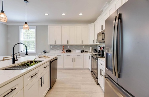 Midtown Casa | Palms and Pool Paradise