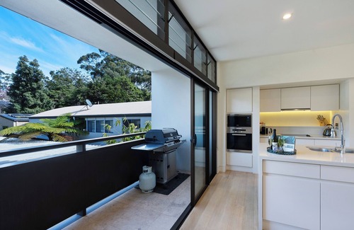 Vincentia Casa | Palms at Piana. Luxury, resort style Jervis Bay home. Walk to shops cafe & beach
