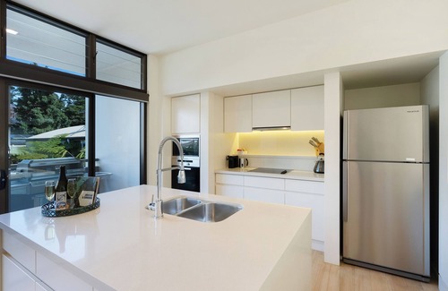 Vincentia Casa | Palms at Piana. Luxury, resort style Jervis Bay home. Walk to shops cafe & beach