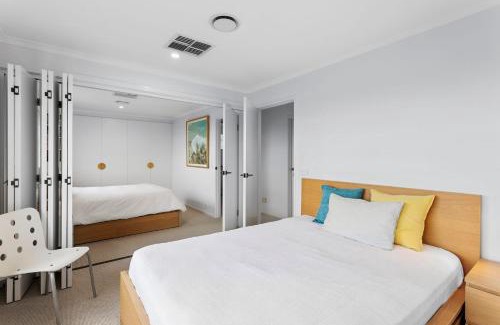 Mount Eliza Casa | Palmyra Villa - Pool & Spa, Steps to Village