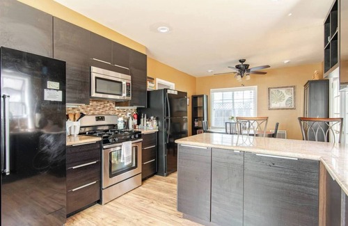 Barron Park Apartamento | Palo Alto Retreat-Room A Kitchenette & Bathroom