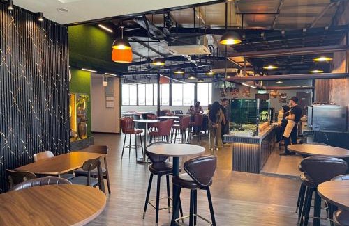 Temerloh Hotel | Palz Empire Hotel Temerloh Garden Roof Top Cafe , Free Wifi And Netlix