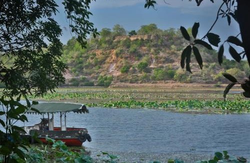 Nimbahera Complejo | Pangarh Lake Retreat