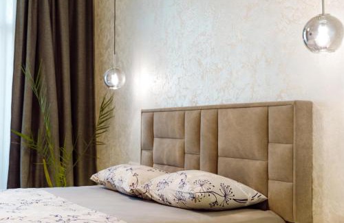 Petrovskoye Apartamento | Panorama Luxury Apartment in The House with a Spire, a historical building in the city centre