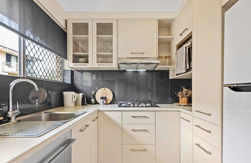Bulimba Apartamento | Panorama Views! ~ 2Bed/1Bath/1Car ~ Bulimba